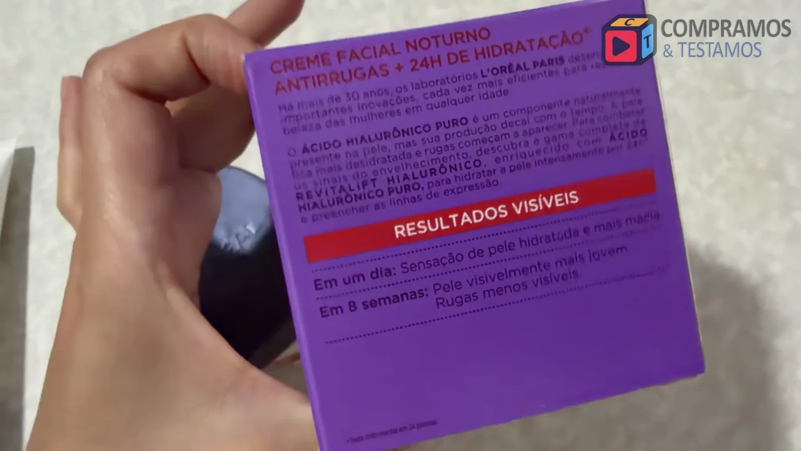 Embalagem externa com informações do creme antirrugas Revitalift Hialurônico