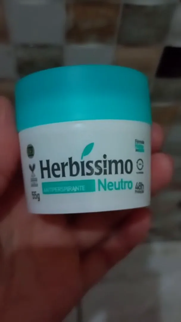 Frente do pote de desodorante em creme Herbíssimo Neutro