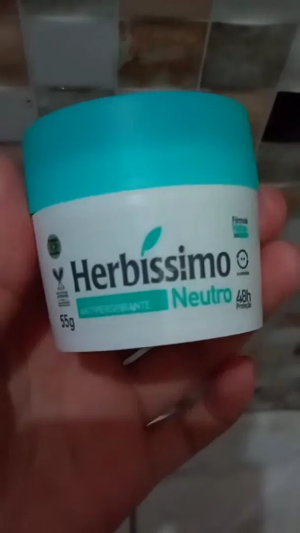 Apresentação do pote de desodorante em creme Herbíssimo Neutro