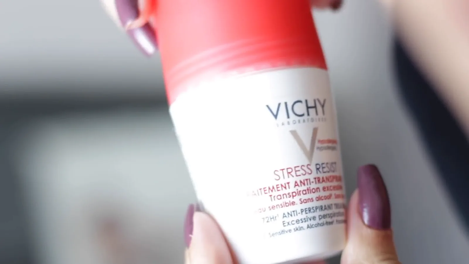 Frasco do desodorante antitranspirante roll on Vichy Stress Resist