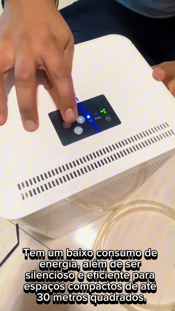 Painel digital do desumidificador indicando o nível de umidade e funções ativas