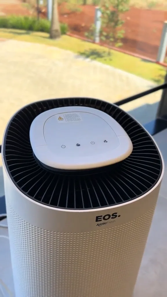 Grade de saída de ar superior e acabamento do desumidificador EOS