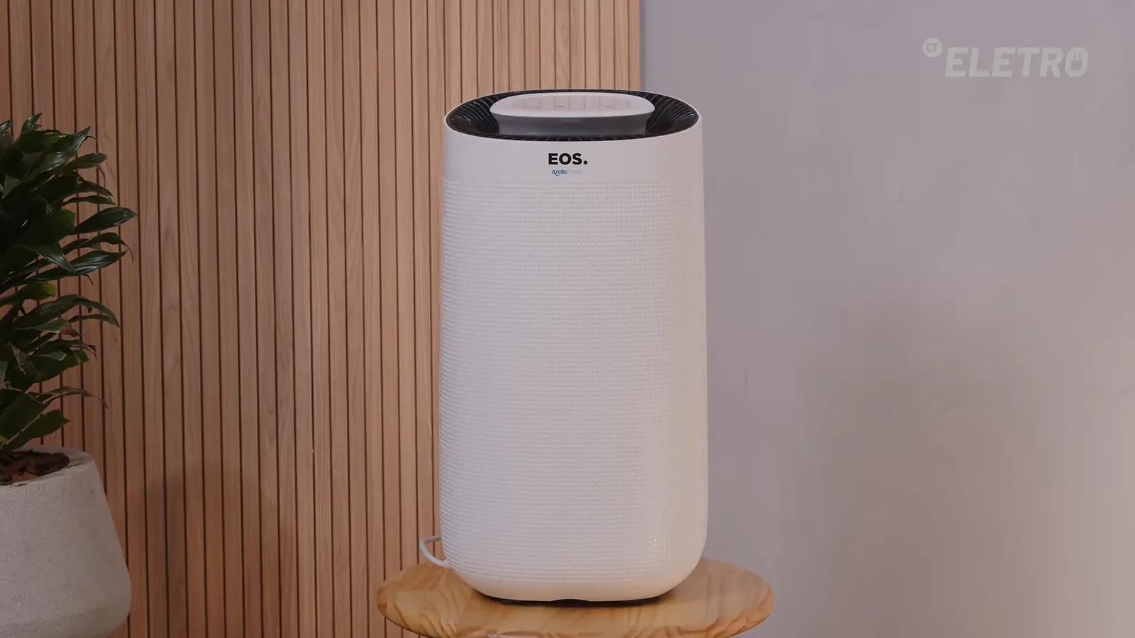 Desumidificador de ar EOS Arctic Fresh em funcionamento no ambiente