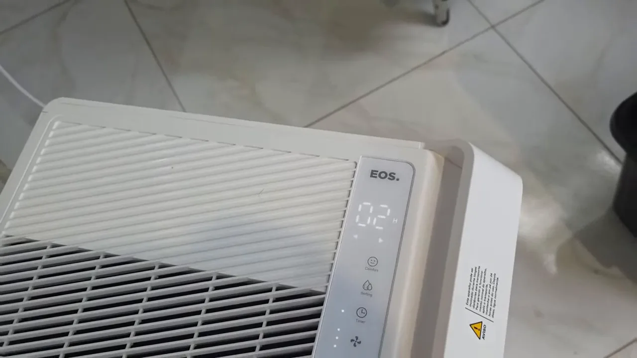 Programação do timer de funcionamento no painel digital do desumidificador