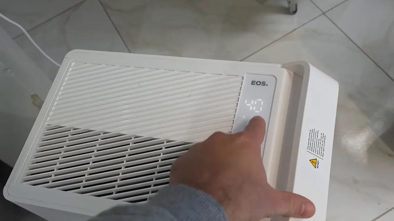 Ajuste dos níveis de umidade no painel touch do desumidificador