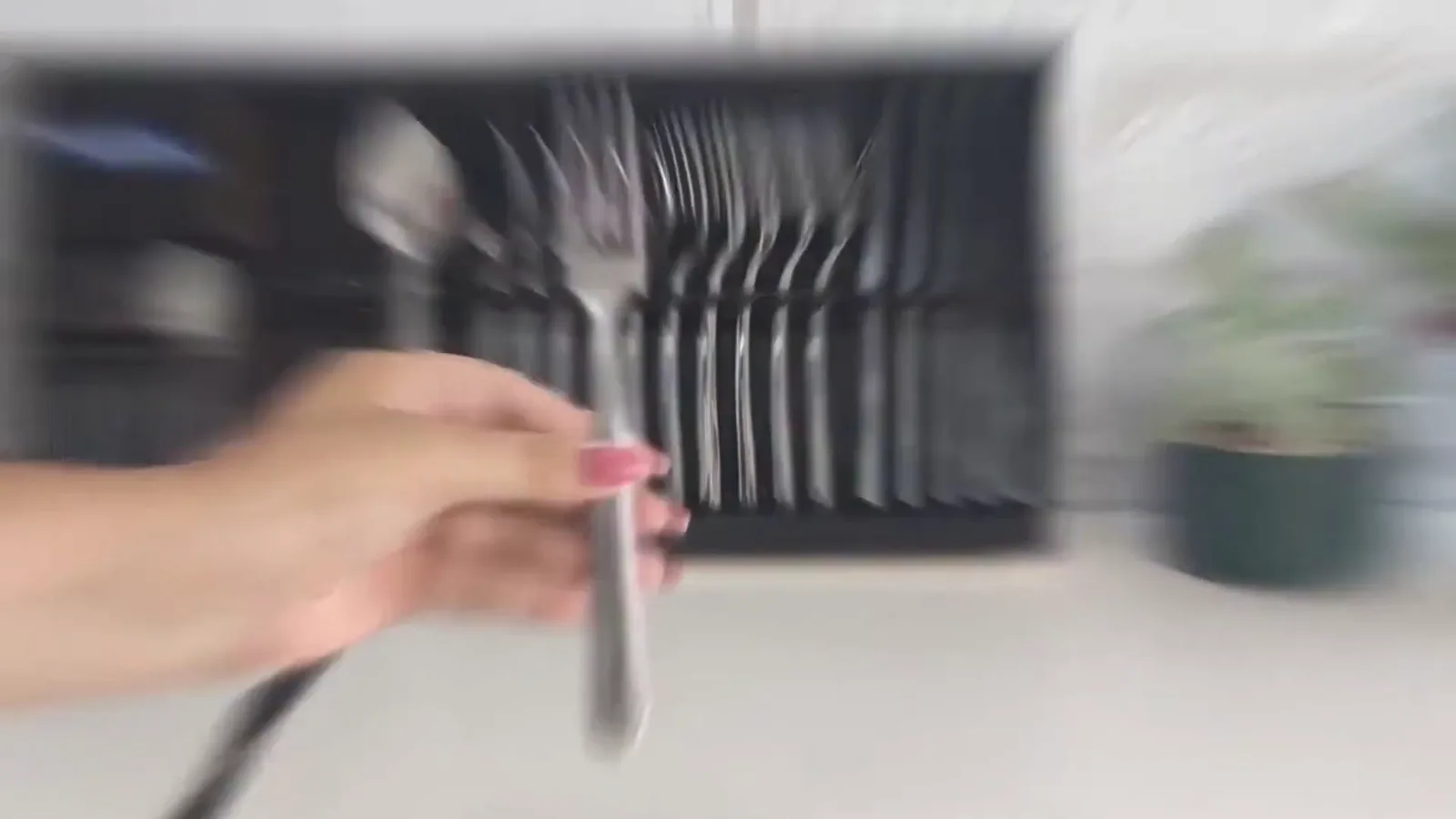 Colher de mesa Tramontina Búzios com detalhe do friso no cabo