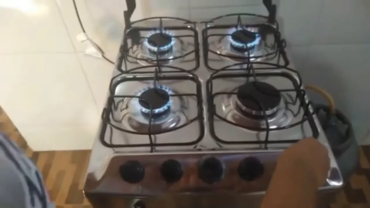 Acendimento e funcionamento das bocas na mesa de inox