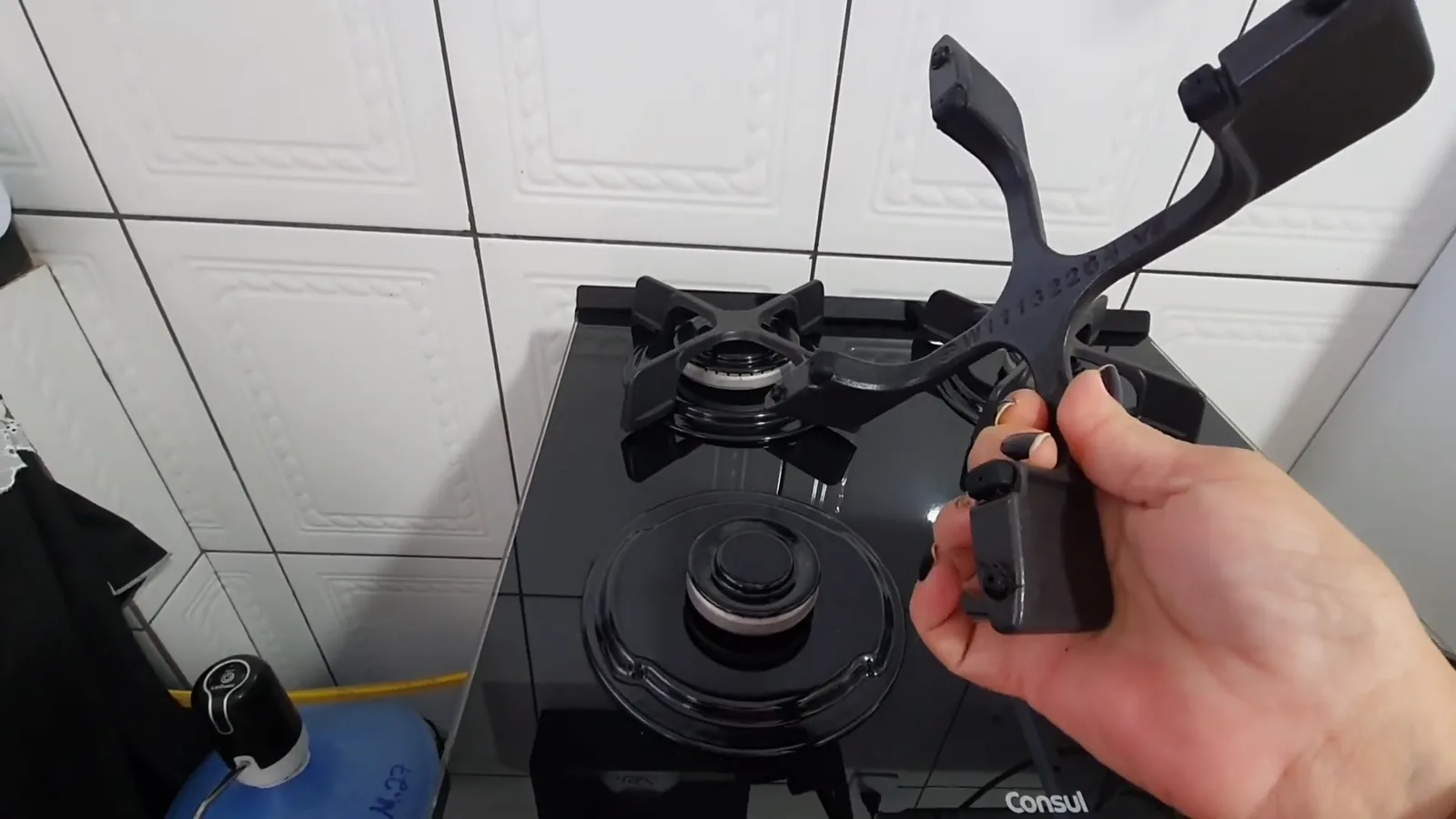 Trempe de ferro fundido com borrachas de proteção na base