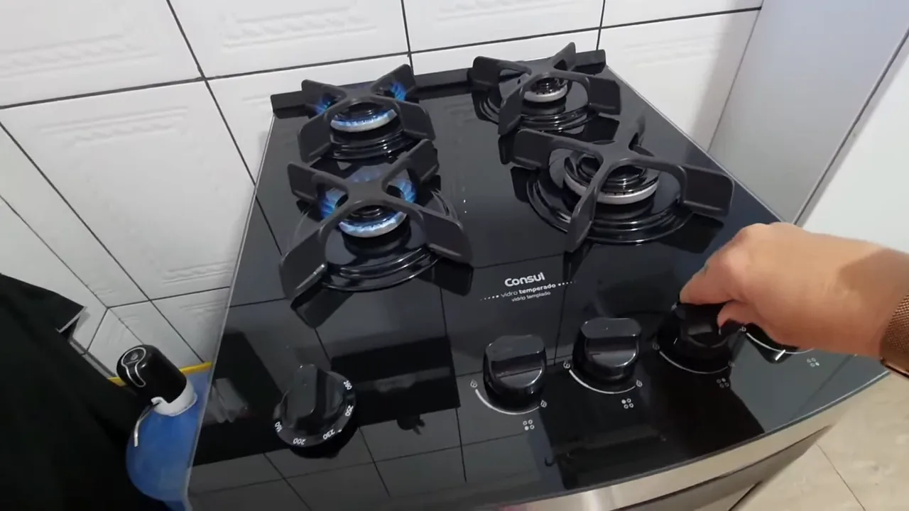 Acendimento automático dos queimadores na mesa de vidro temperado