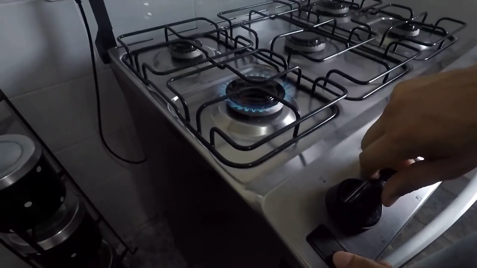 Acendimento automático da chama através do botão frontal do fogão