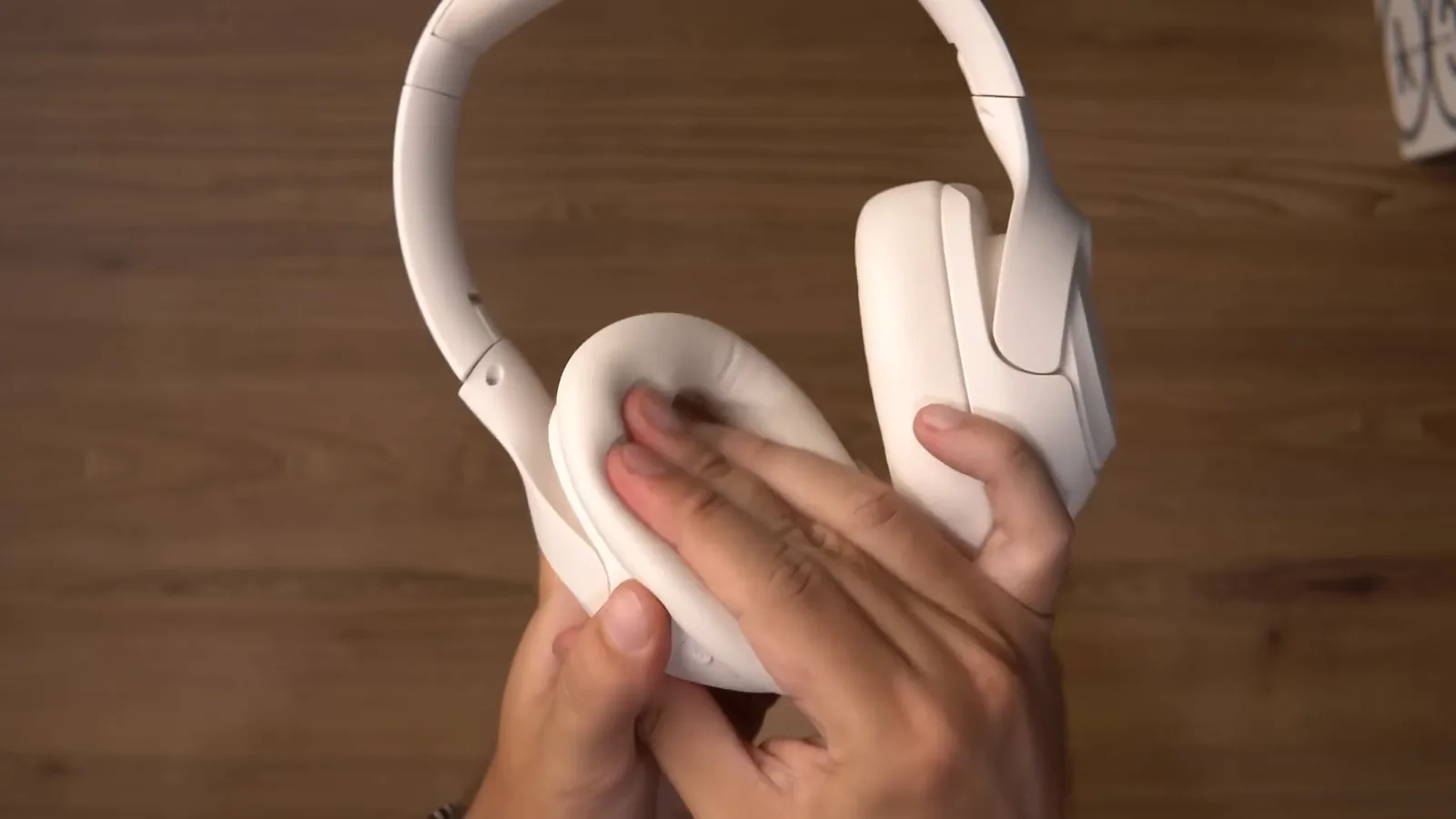 Almofada circum-aural com espuma viscoelástica macia do fone QCY H3
