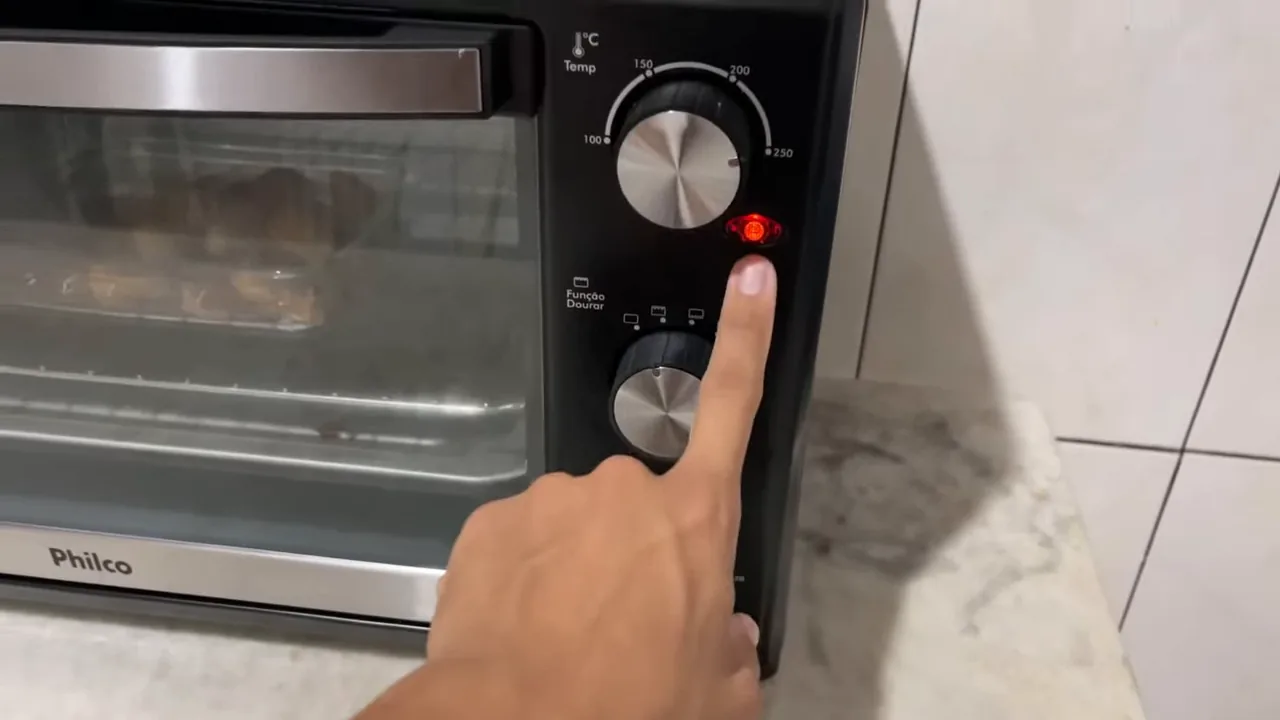 Acionamento do timer e luz indicadora no forno elétrico Philco