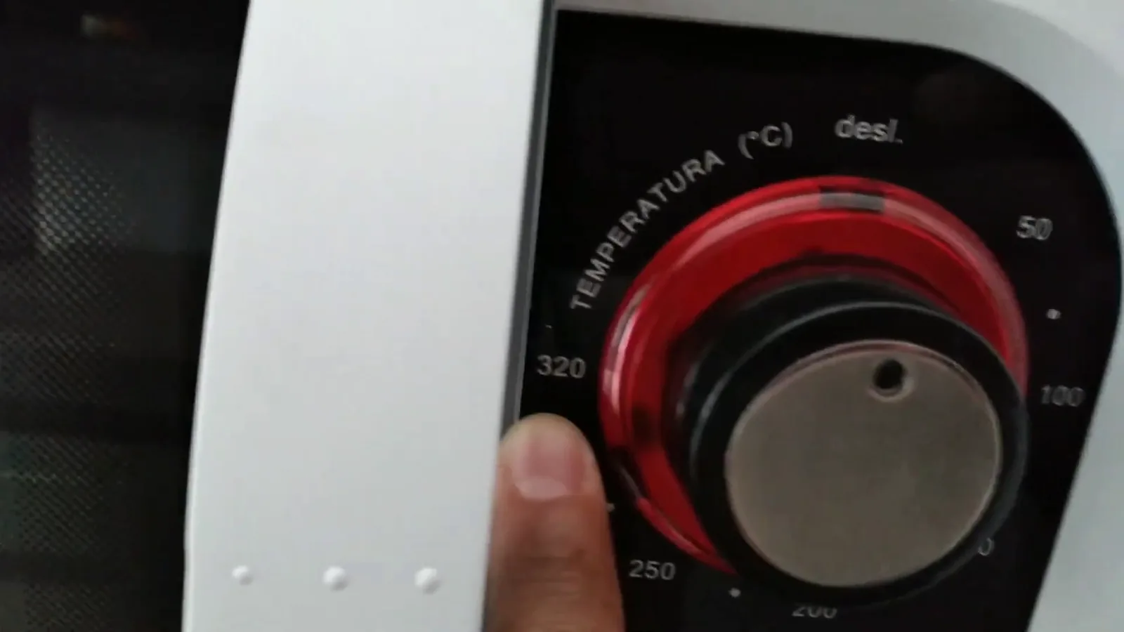 Ajuste de temperatura alcançando até 320 graus no painel de controle