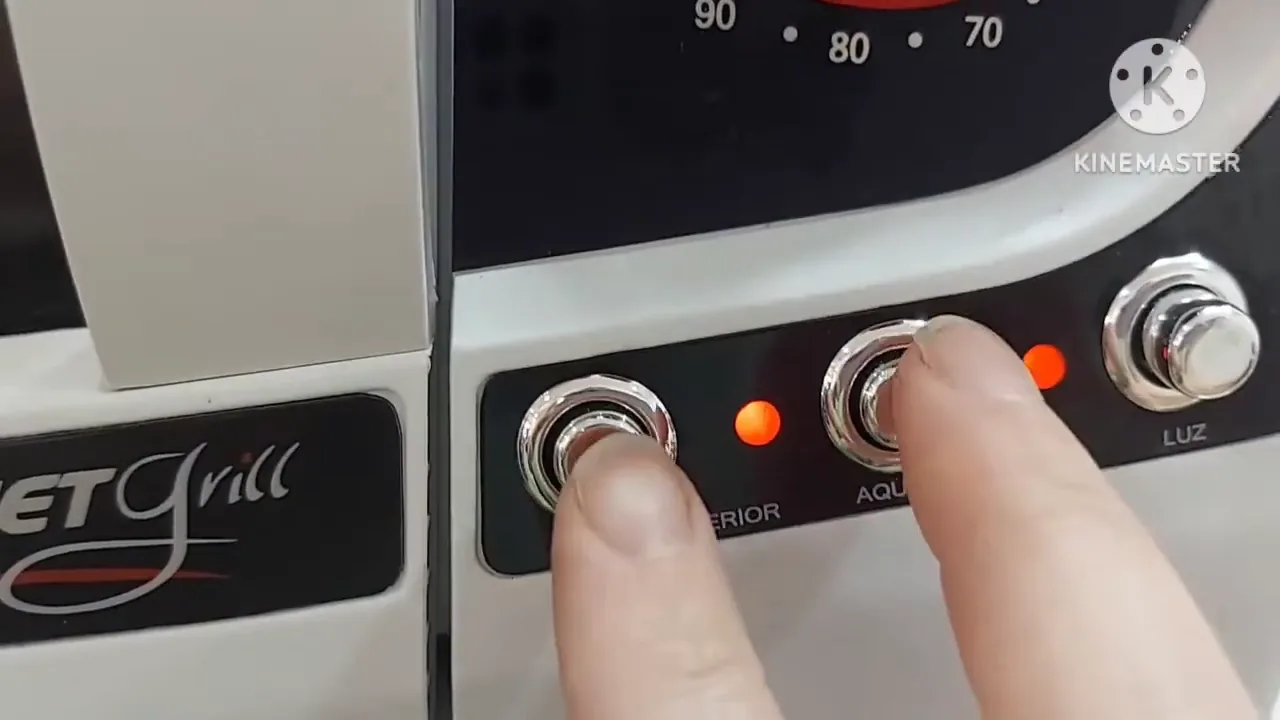 Botões de controle de aquecimento independente com luzes piloto ativadas