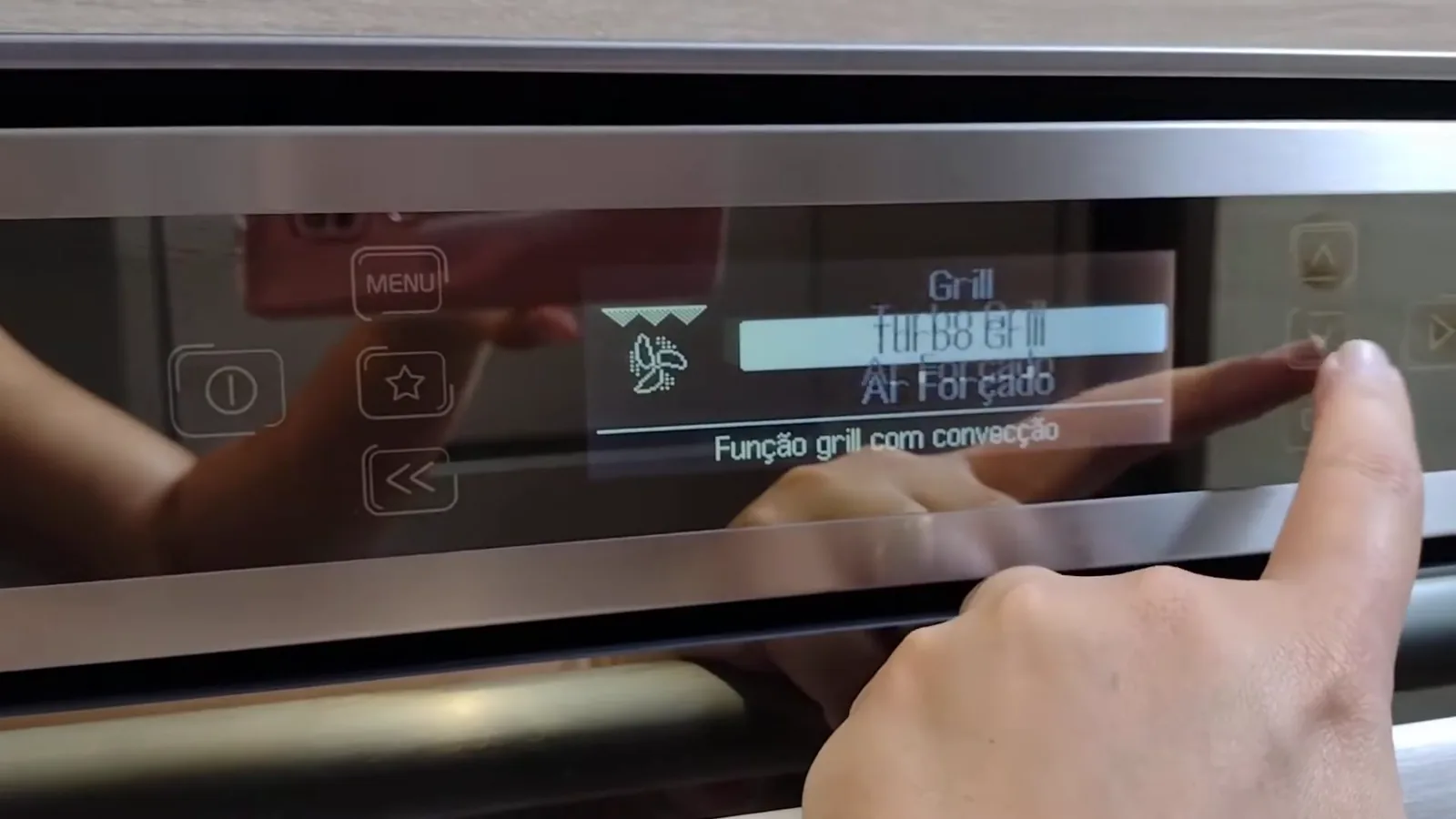 Seleção da função de ar forçado com convecção no display