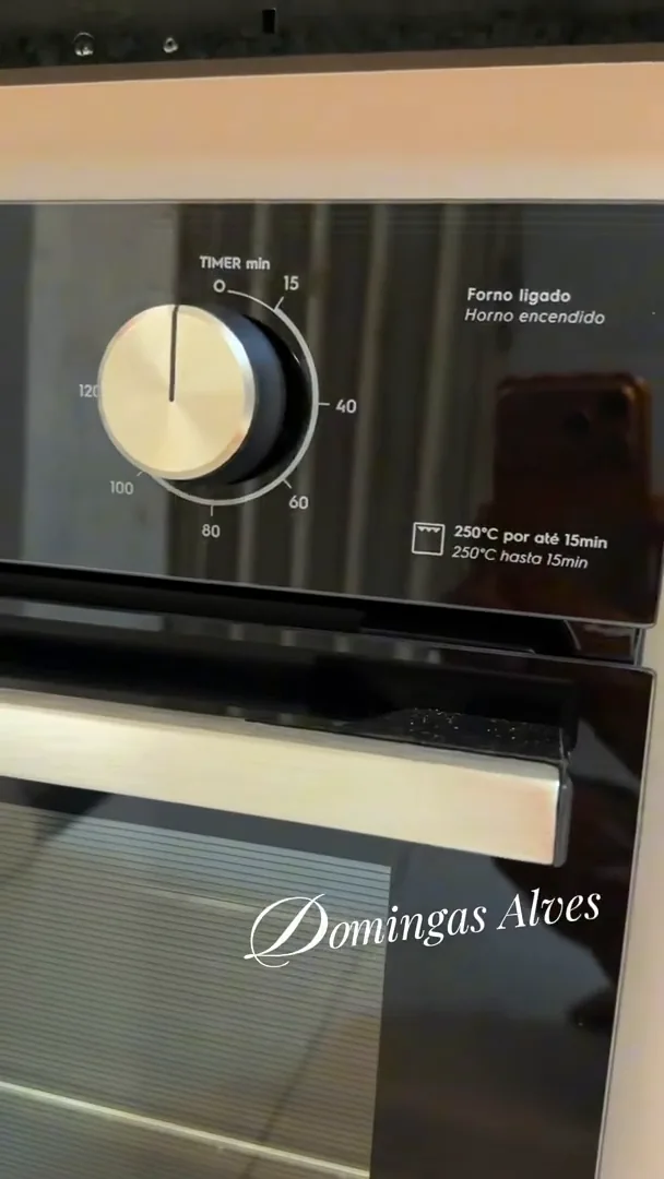 Painel de controle com timer mecânico do forno elétrico Electrolux