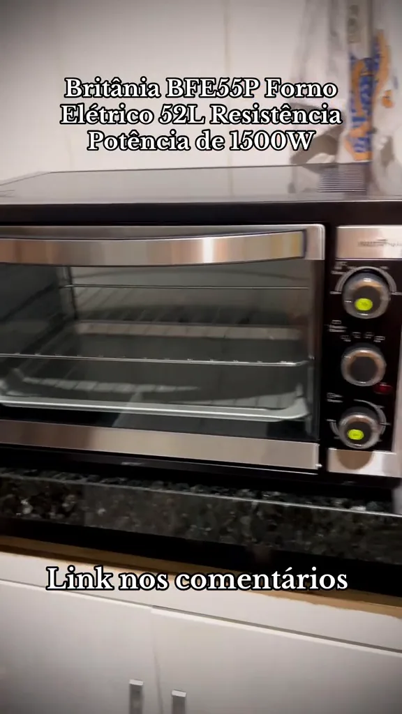 Forno elétrico Britânia BFE55P posicionado na bancada da cozinha