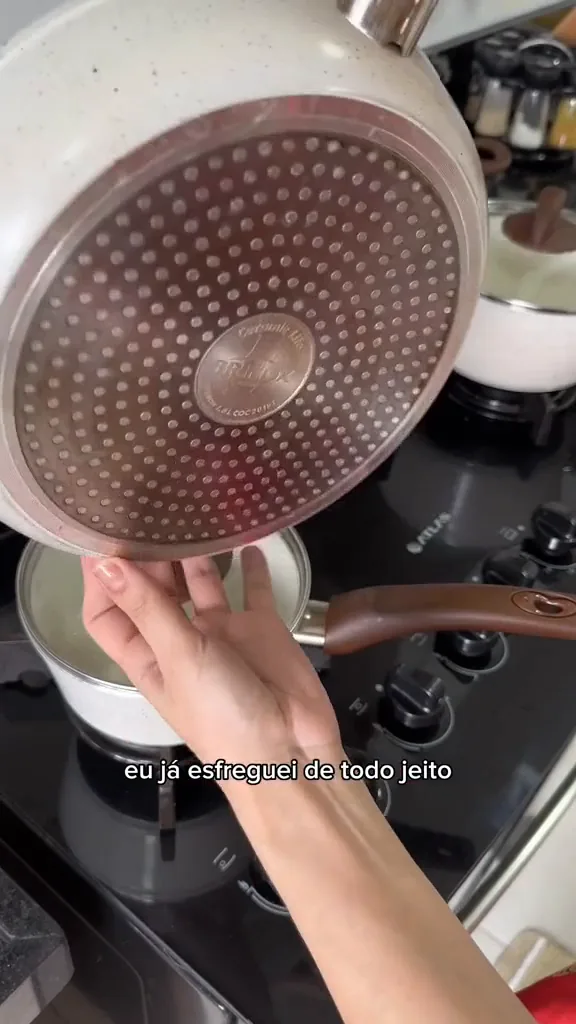 Fundo de indução pontilhado em inox da frigideira Brinox Ceramic Life