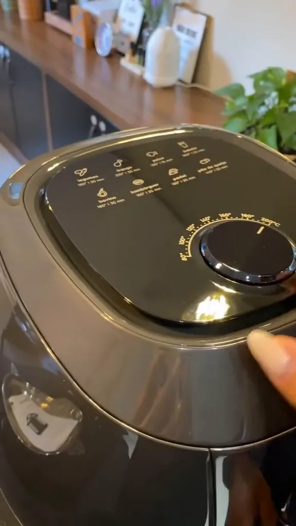Painel superior com guia de receitas e controle de temperatura