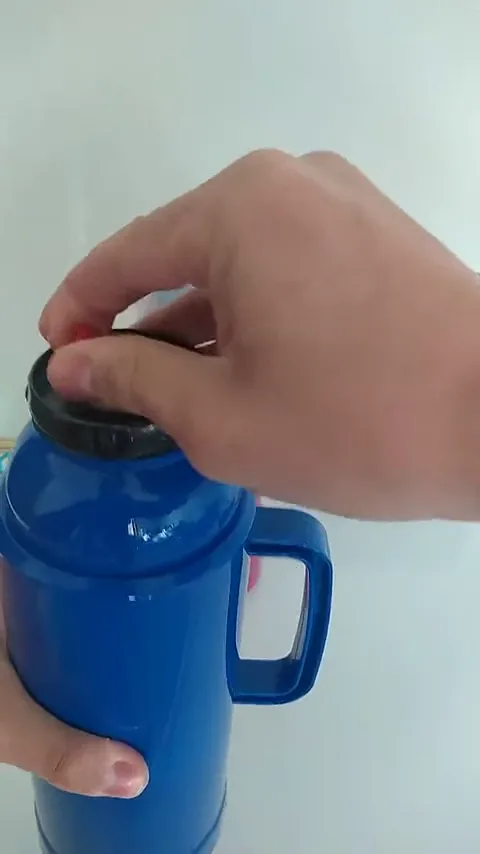 Acionamento e ajuste do bico flip da garrafa térmica Mor