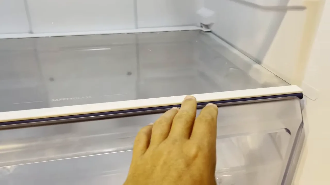 Abertura da gaveta HortiNatura vedada para frutas e verduras