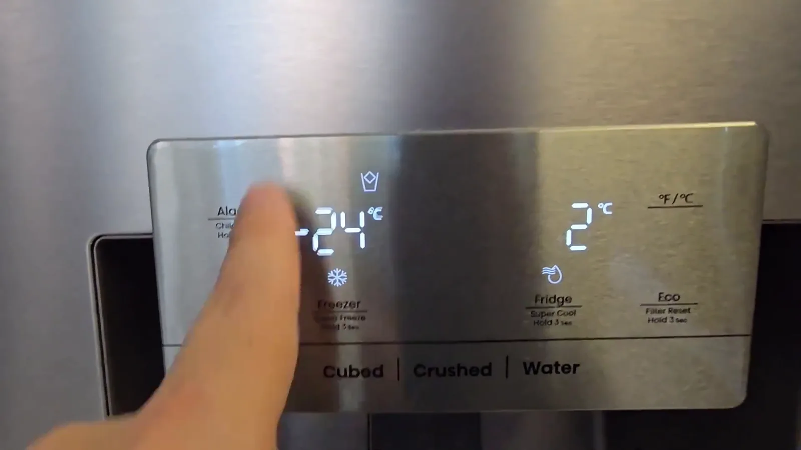 Painel digital no dispenser com ajuste rápido de temperatura