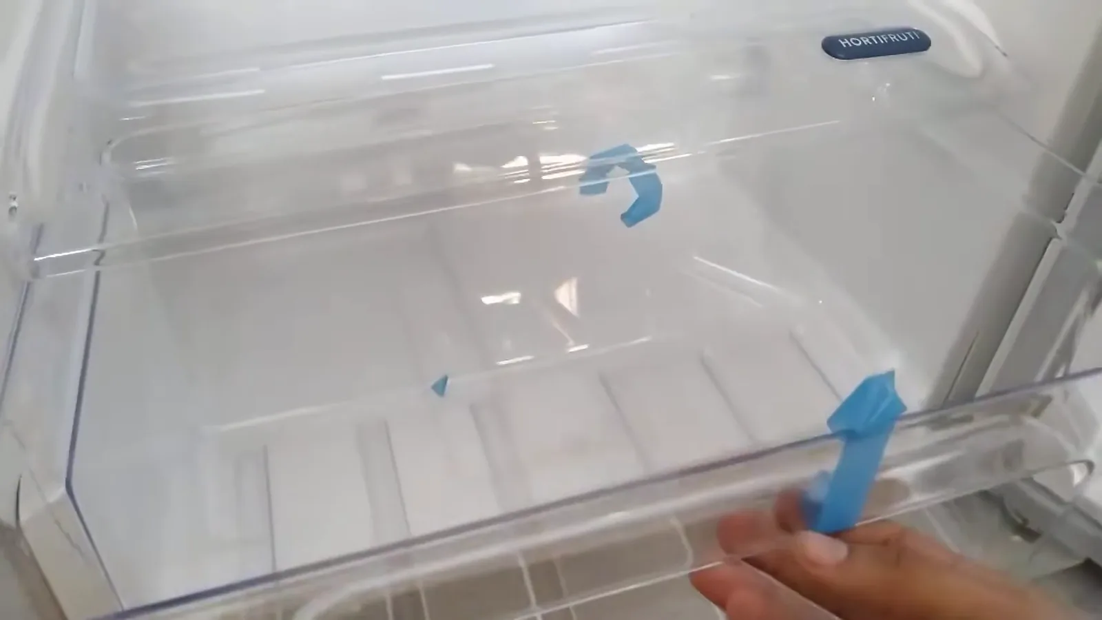 Gaveta de hortifruti deslizante no compartimento inferior do refrigerador Electrolux