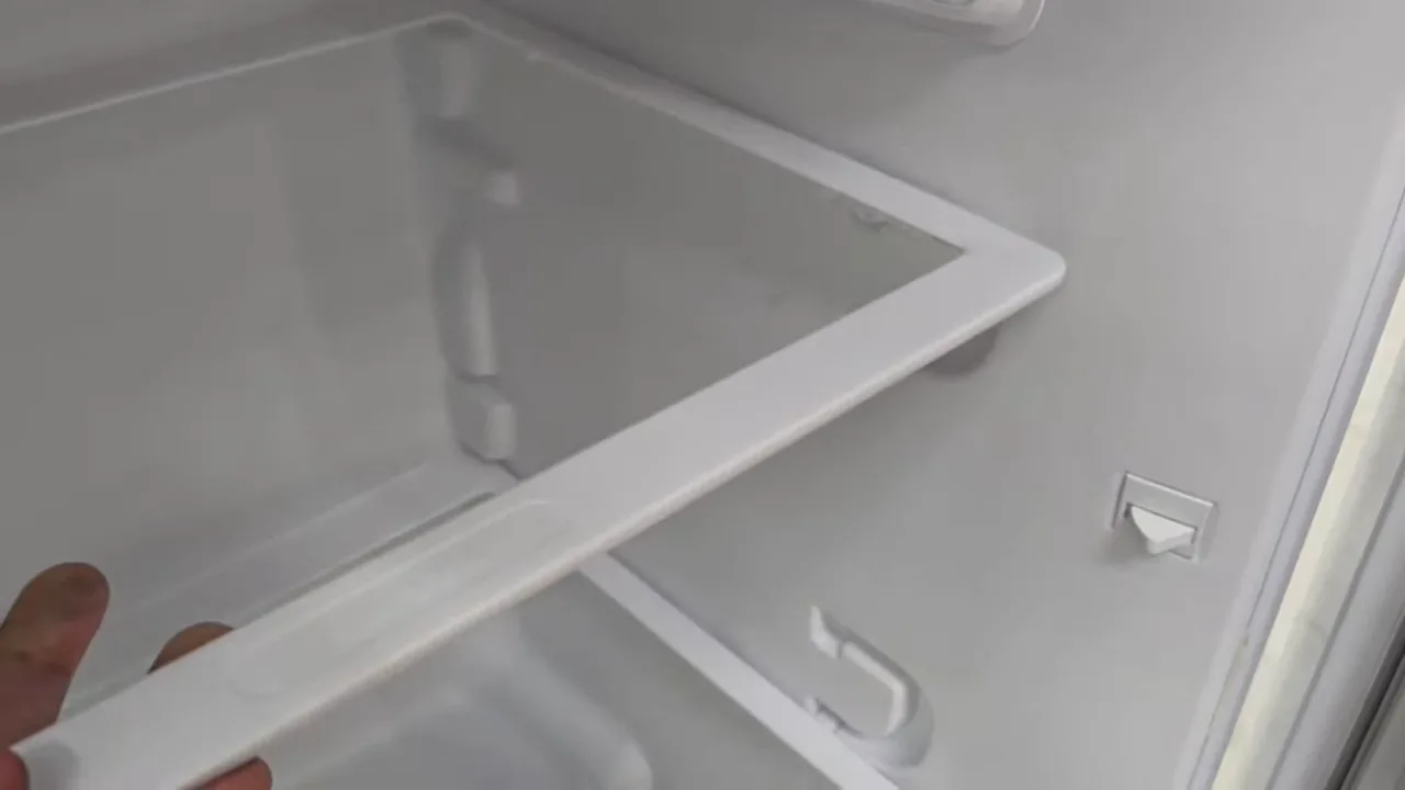 Ajuste de altura das prateleiras Altura Flex no refrigerador Consul