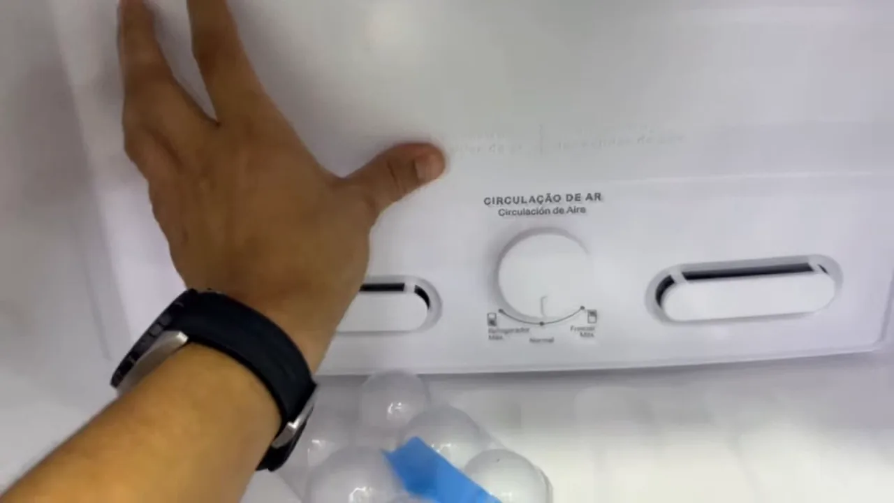 Ajustando o controle de circulação de ar dentro do freezer