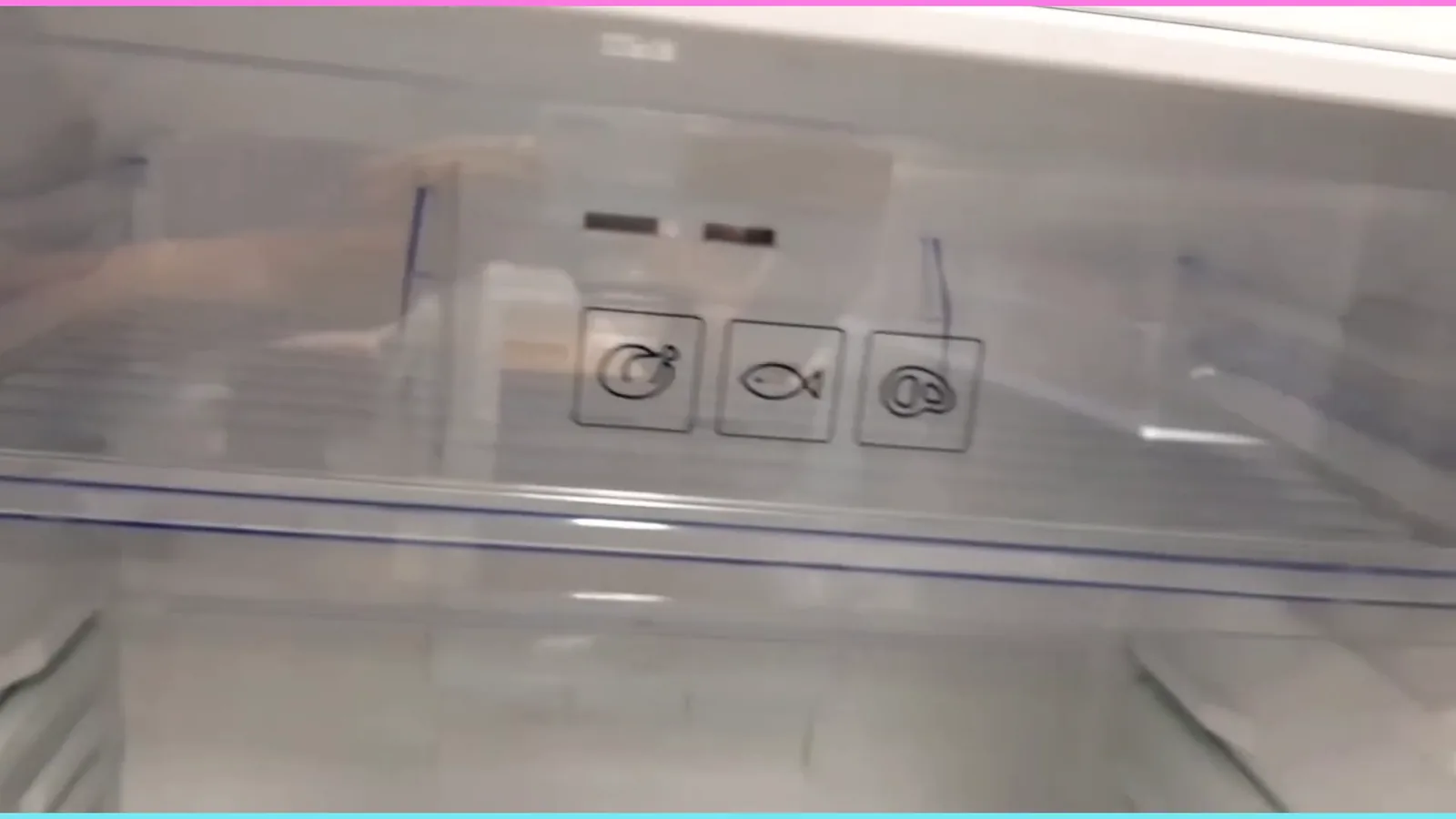 Compartimento superior para carnes e frios com ícones organizadores