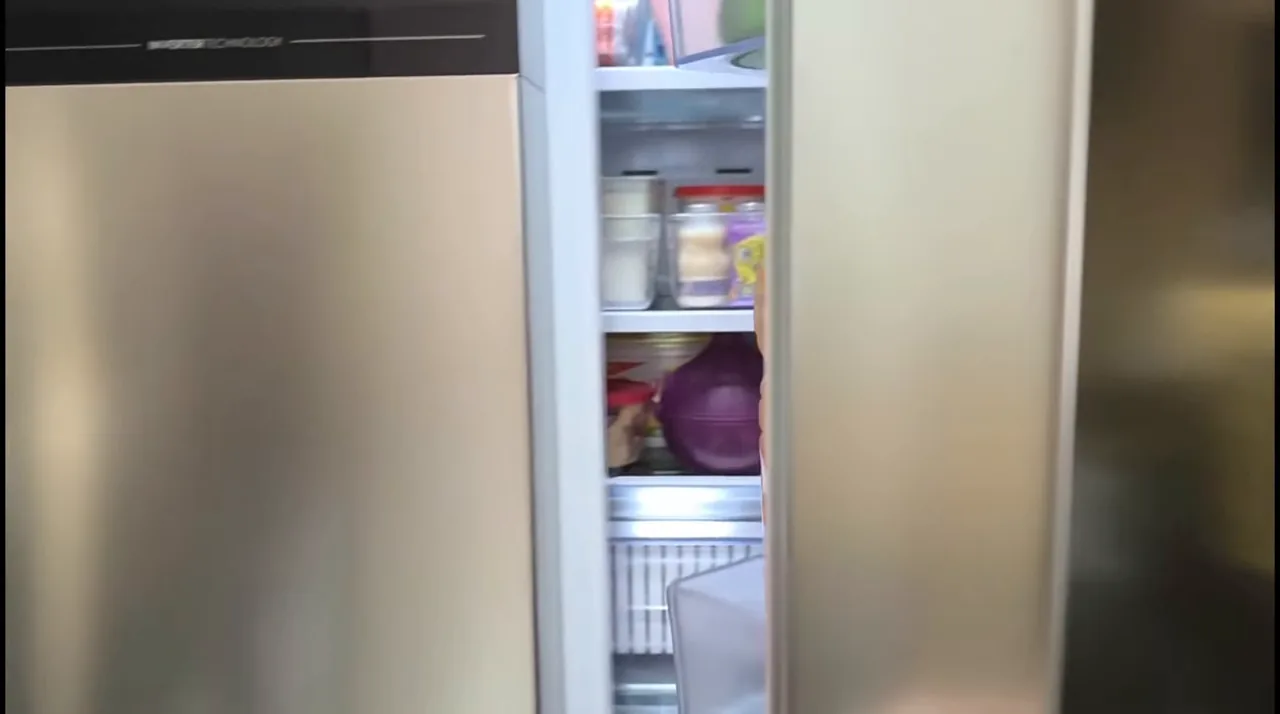 Fechamento suave das portas superiores da geladeira multidoor Electrolux