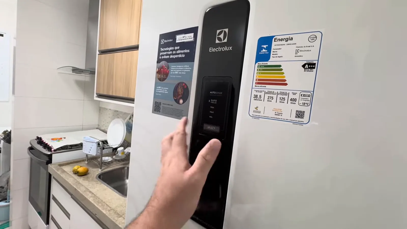 Painel digital externo com controle de temperatura e funções ativas