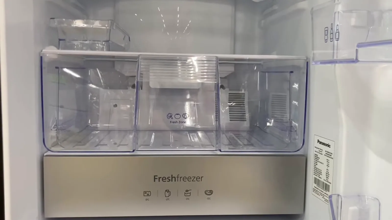 Gavetas internas Fresh Zone e compartimento Freshfreezer do refrigerador
