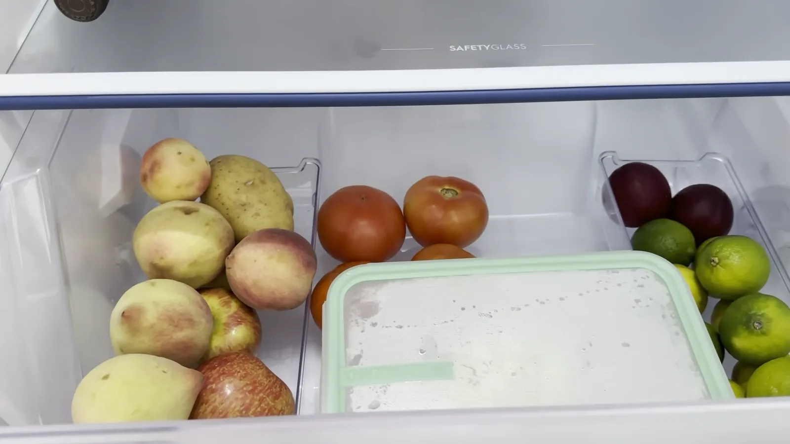 Gaveta HortiNatura vedada preserva frutas e legumes frescos no refrigerador
