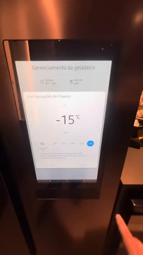 Ajuste de temperatura do freezer pelo painel touch da geladeira