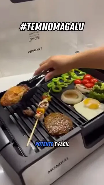 Grelhando carnes e legumes simultaneamente na chapa dupla do grill
