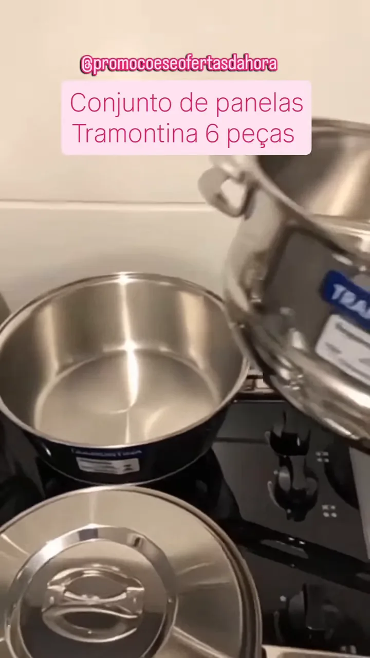 Demonstração do encaixe prático do cozi-vapore na caçarola inox