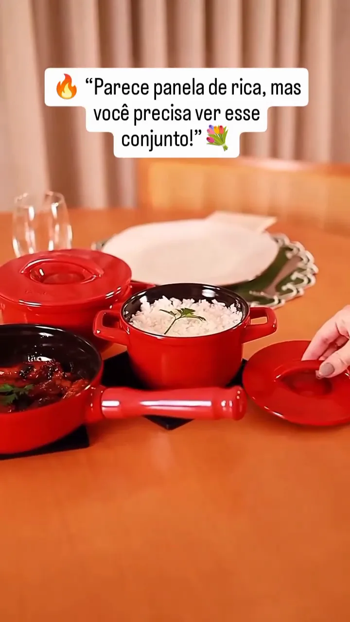 Panela de cerâmica Ceraflame servindo arroz branco diretamente na mesa