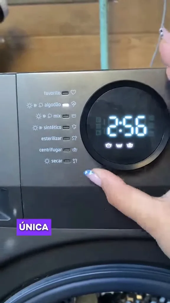 Ajuste de ciclos de lavagem pelo botão seletor Lunar da máquina
