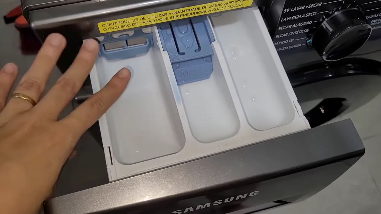 Dispenser de sabão líquido e amaciante da lava e seca Samsung
