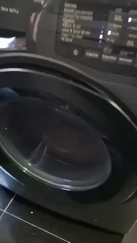 Lava e seca Electrolux em alta velocidade na centrifugação