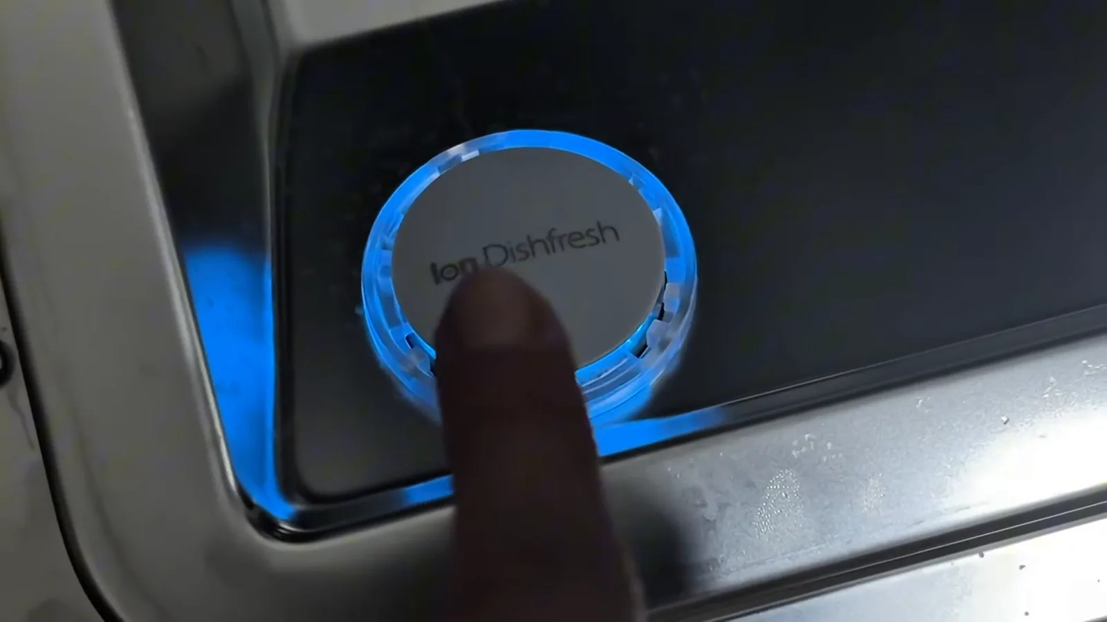 Módulo Ion Dishfresh com iluminação azul no interior da cuba inox