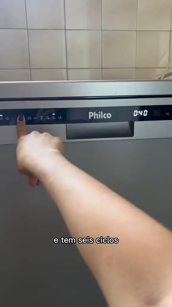 Configuração dos programas de lavagem no painel da lava-louças Philco PLL14