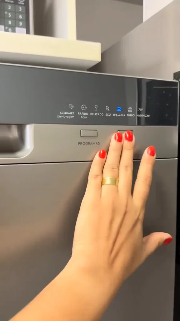 Painel frontal com programas de lavagem da lava-louças Electrolux