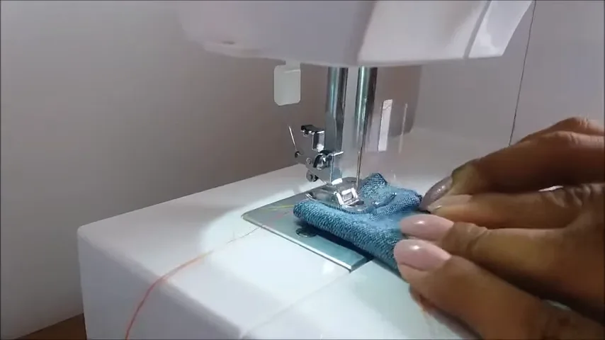 Costura de tecido jeans espesso na máquina Elgin Genius