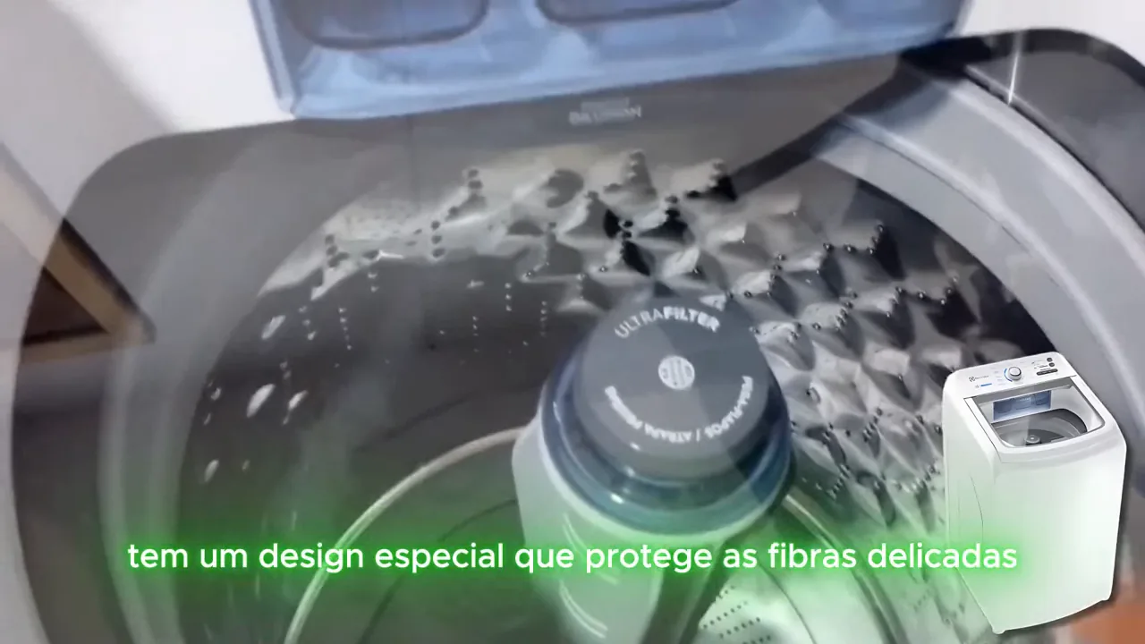 Cesto inox em funcionamento agitando água durante o ciclo de lavagem