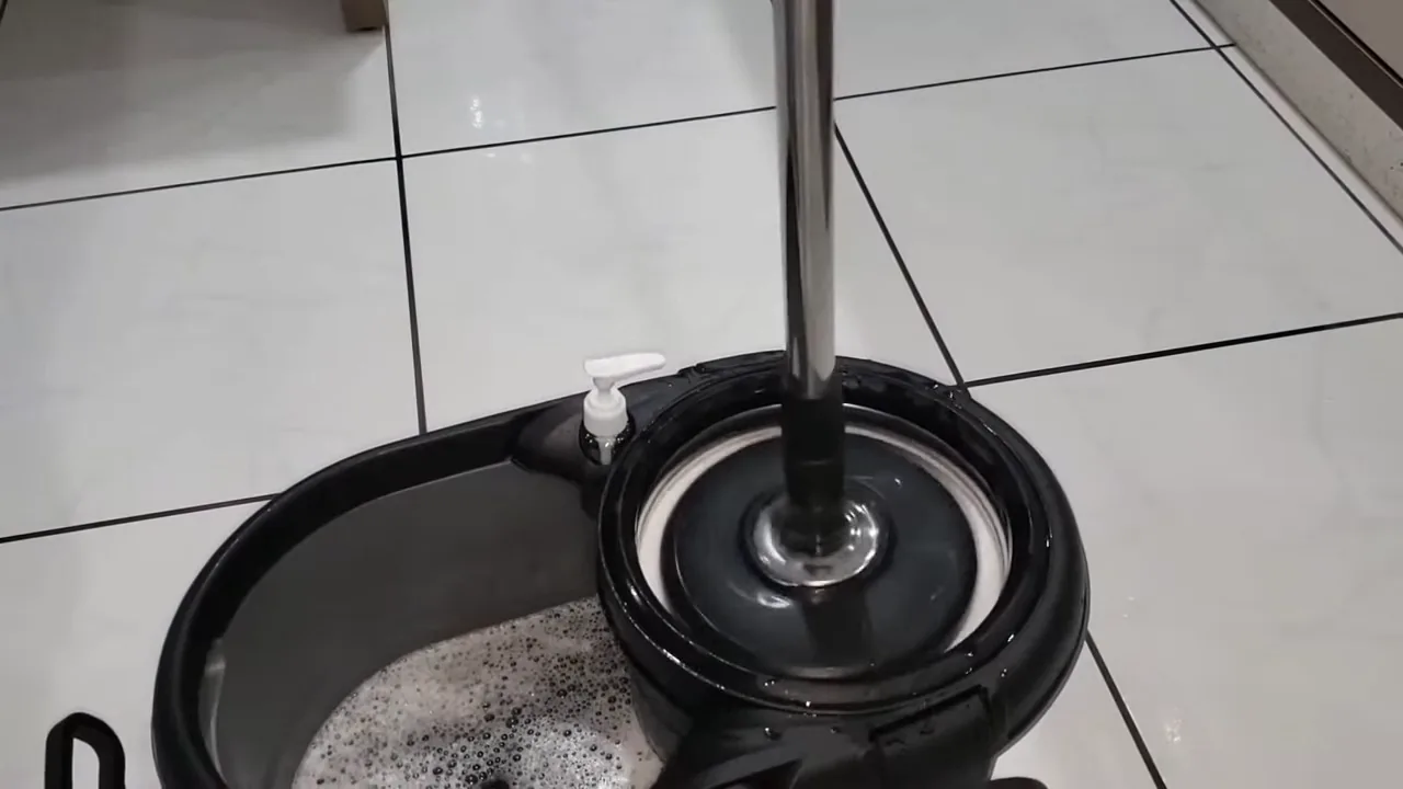 Centrifugação do mop no cesto de aço inox para secagem rápida