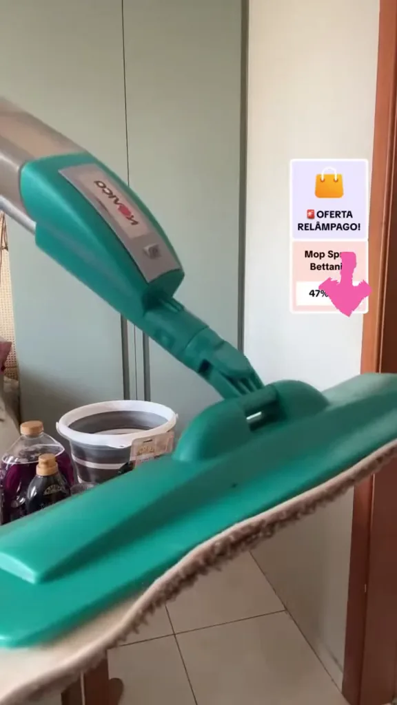 Gatilho do mop spray aciona jato d'água na base articulada