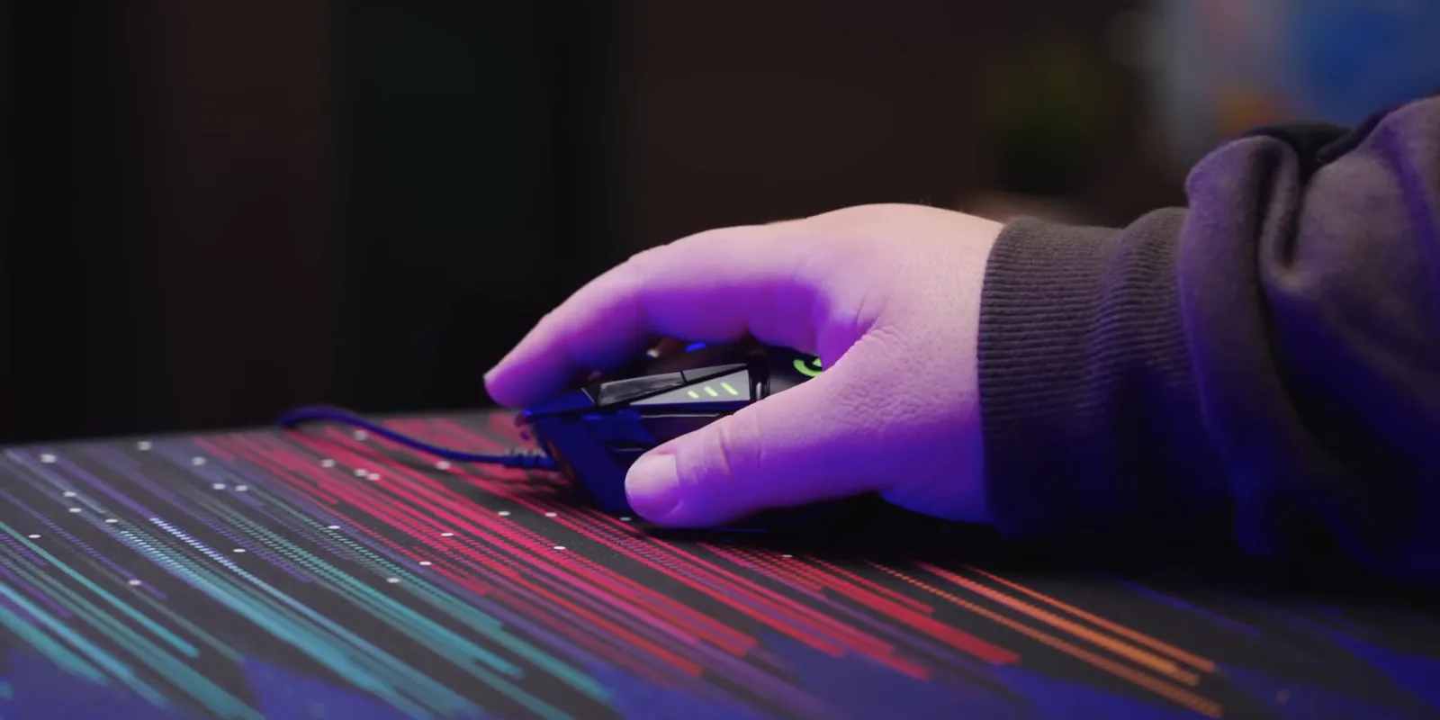 Ajuste de pegada em garra no mouse gamer Logitech