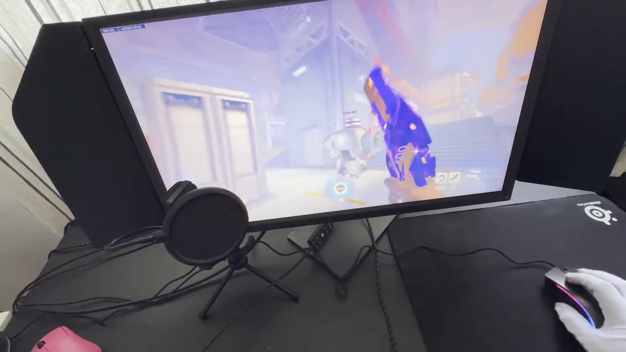 Uso do mouse gamer Havit MS1001 em partida durante movimentação rápida